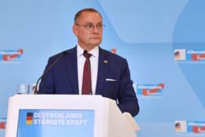 AfD-Chef Tino Chrupalla spricht, blickt nachdenklich; Bild: Tino Chrupalla am 07.07.2026.