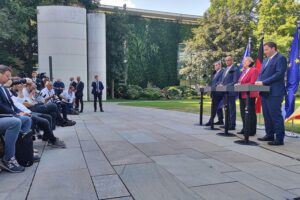 Pressekonferenz der Bundesregierung, Diskussion über Reformpaket, Marcel Fratzscher kritisiert dessen mangelnde Ambition.