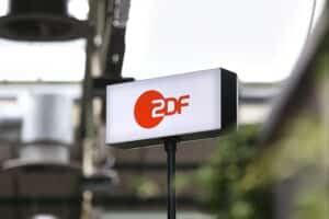 ZDF-Logo im Archiv; Danger Dan kritisiert Zensur seines Songs „Keine Angst“ in „Die Anstalt“.
