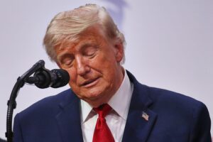Ursula von der Leyen zögert Strafe gegen Google aus Angst vor Donald Trumps Reaktion.