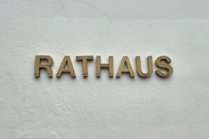 Ein Rathaus (Archiv) in Thüringen, im Artikelkontext: kommunale Rücklagen und Finanzkrise in Millionenhöhe.