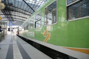Flixtrain-Zug im Archivfoto: Konkurrenzstreit mit Italo und mögliche Expansion nach Deutschland.
