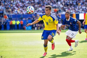 Frankreich besiegt Schweden im WM-Sechzehntelfinale mit 3:0, beeindruckende Offensivstärke gezeigt.