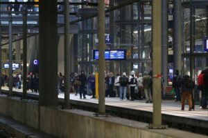 Blick auf den Berliner Hauptbahnhof (Archiv), Thema: Alkoholverbot an Bahnhöfen und in Zügen.