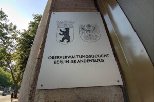 Gericht entscheidet: Rheinsberger Bürgermeister darf Landrat nicht beleidigen oder unsachlich ansprechen.