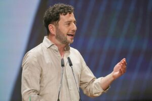 Felix Banaszak spricht über moderne Männlichkeit und Gleichberechtigung innerhalb der Grünen Partei.