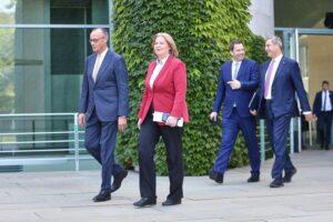Pressekonferenz zur Reform der sozialen und arbeitsrechtlichen Grundlagen Deutschlands in Berlin.