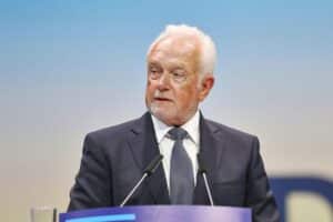 Wolfgang Kubicki bei Pressekonferenz: politische Aussagen zur AfD und Koalitionsmöglichkeiten.