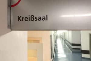 Kreißsaal im Archiv: Geburtshilfe und ausgeweitete Lotsendienste für Familien im Saarland.
