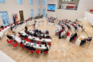 Unterzeichnung der Einigung zum kommunalen Finanzausgleich im Brandenburger Landtag.
