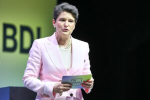 Tanja Gönner warnt vor AfD-Regierungsbeteiligung und deren negativen wirtschaftlichen Folgen für Deutschland.