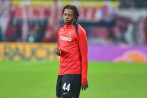 Johan Manzambi im SC-Freiburg-Trikot (Archivfoto), bevor er zu Aston Villa wechselt.