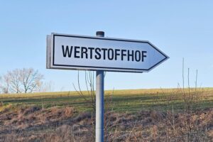 Gefährliche Abfälle: Archivfoto eines Wertstoffhofs, symbolisch für Entsorgung von Schadstoffen in Deutschland.