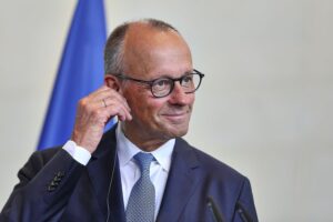 Friedrich Merz am Telefonat mit dem britischen Premierminister Andrew Burnham, Foto dts Nachrichtenagentur.