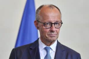 Bundeskanzler Friedrich Merz bei ZDF-Sommerinterview, verteidigt Kommunikation und kritisiert den Umgangston im Bundestag.