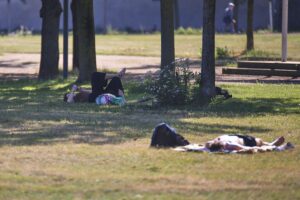 Hitzewelle: Tote, gesundheitliche Risiken, hohe Temperaturen in Saarland, besorgniserregende Statistiken und Maßnahmen.