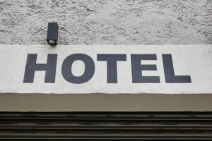 Ein sich veränderndes Hotelumfeld in Nordrhein-Westfalen: Rückgang von Betrieben, Anstieg der Betten.