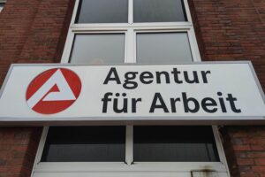 Anstieg der Anerkennungen ausländischer Berufsqualifikationen in NRW: Pflegekräfte, Ärzte, Ingenieure dominieren.
