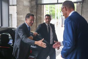 Mark Rutte trifft Friedrich Merz und Boris Pistorius zur Kabinettssitzung im Verteidigungsministerium.