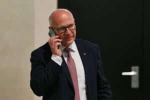 Kai Wegner kündigt Rückzug als Spitzenkandidat; betont Bedeutung Berlins über persönliche Ambitionen.