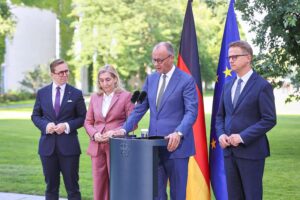 Friedrich Merz mit Nina Warken und Carsten Linnemann, daneben Amthor—Foto der Kabinettsumbildung vom 24.07.2026.