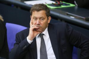 Lars Klingbeil im Archiv: Politbarometer zeigt SPD hinter Grünen und Linken, AfD stärkste Kraft.