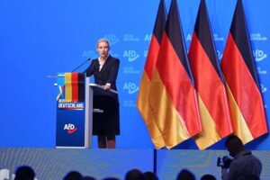 Alice Weidel steht im Fokus; Machtverhältnisse innerhalb der AfD werden kritisch beleuchtet.