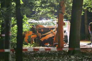 Polizei sucht Tatverdächtigen nach Todesfahrt: Kleintransporter rastete beim CSD in Menschenmenge.