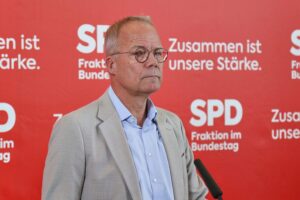 SPD-Fraktionschef Matthias Miersch verteidigt schwarz-rote Reformen und fordert Geschlossenheit.