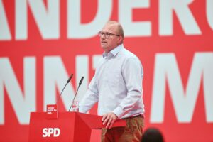 Jochen Ott fordert AfD-Verbot: Zusammenarbeit vor Wahl 2027 für demokratische Werte.