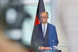 Friedrich Merz spricht beim NATO-Gipfel über Menschenrechte in der Türkei und Verteidigungsausgaben.