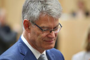 Patrick Schnieder präsentiert autonomes Fahren als Zukunft der Mobilität in Deutschland.