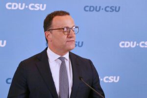 Jens Spahn im Archiv: CDU/CSU-Fraktionschef tritt zurück, begründet mit Leihmutterschaft und Familie.