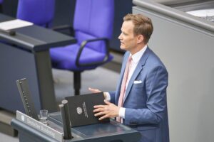 Hendrik Streeck spricht über Verbot von süßen Aromen in Vapes zur Prävention von Nikotinabhängigkeit.