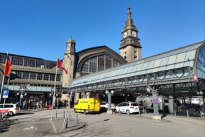 Hamburg Hauptbahnhof: Tatverdächtiger nach Rucksackdiebstahl per Fahndung festgenommen (Archivfoto).