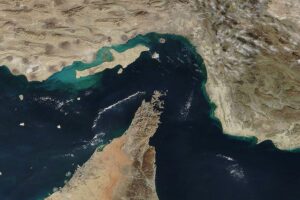 Straße von Hormus im Persischen Golf: Militärspannung USA–Iran, angesichts möglicher Angriffe auf Handelsschiffe.