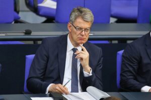 Patrick Schnieder im Archivfoto: CDU-Verkehrsminister, dessen Entlassung und Nachfolge heftig kritisiert wird.