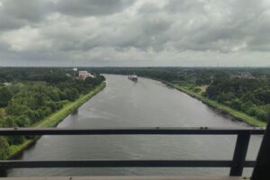 Nord-Ostsee-Kanal im Archiv: starker Gewitteralarm für Schleswig-Holstein und Hamburg mit Starkregen und Hagel.