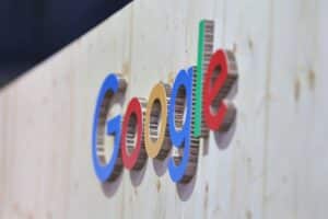 EU-Kommission verhängt Milliardenstrafe gegen Google wegen Bevorzugung eigener Dienste in der Suche.