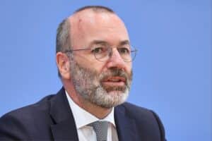 Manfred Weber warnt im EU-Kontext vor Folgen nach dem Migrantenansturm auf Ceuta.