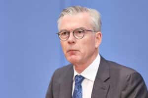 Martin Werding warnt vor Abschaffung der Minijobs: keine Jobverluste, Teilzeit statt Panikmache.