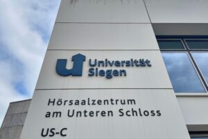 Archivfoto einer Universität (Universität Siegen), Thema: steigende Masterstudierendenzahlen in NRW.