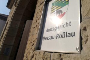 Zwangsversteigerungen: Anstieg der Immobilienverkäufe in Deutschland, Amtsgericht Dessau-Roßlau als Symbol.