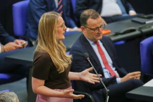 Katharina Dröge und Jens Spahn (Archiv) bei einem politischen Termin.