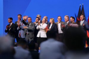 AfD-Vorstand im Archiv: Politiker bei Parteitreffen, im Kontext von Umfragewerten und Unzufriedenheit.