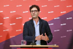 Luigi Pantisano (Die Linke) fordert trotz Kritik Zusammenarbeit mit der CDU zur Abwehr von Rechtsextremen.