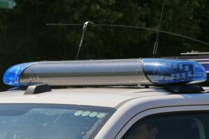 Polizei am Unfallort in Sögel: schwerer Verkehrsunfall, Rettungskräfte, gesperrte Wahner Straße, Rettungshubschrauber.