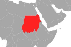 Drohnenangriff in Darfur: sudanesische Armee zerstört Gerichtsverhandlung; 35 Tote, Verletzte, RSF betroffen.